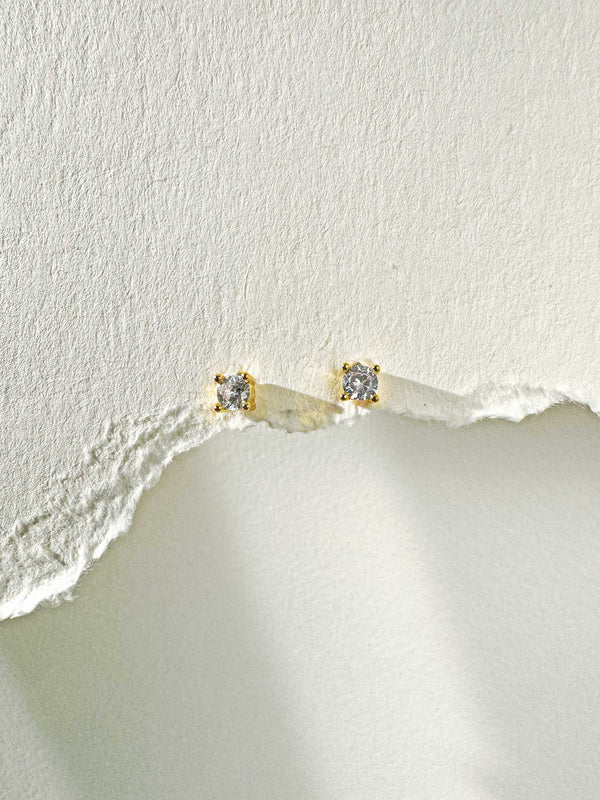 Amuse - Singular Zircon Studs (4.5MM) (Clear)