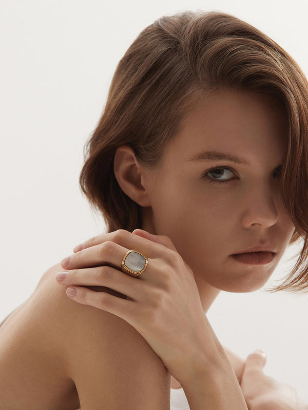 Gardenia - Chunky Rectangle Natural Shell Ring