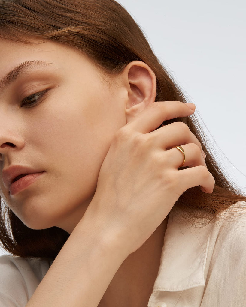 Cupid Curved Flat Front Ring